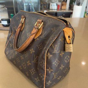 **AUTHENTIC** Louis Vuitton Speedy 25 Bag
